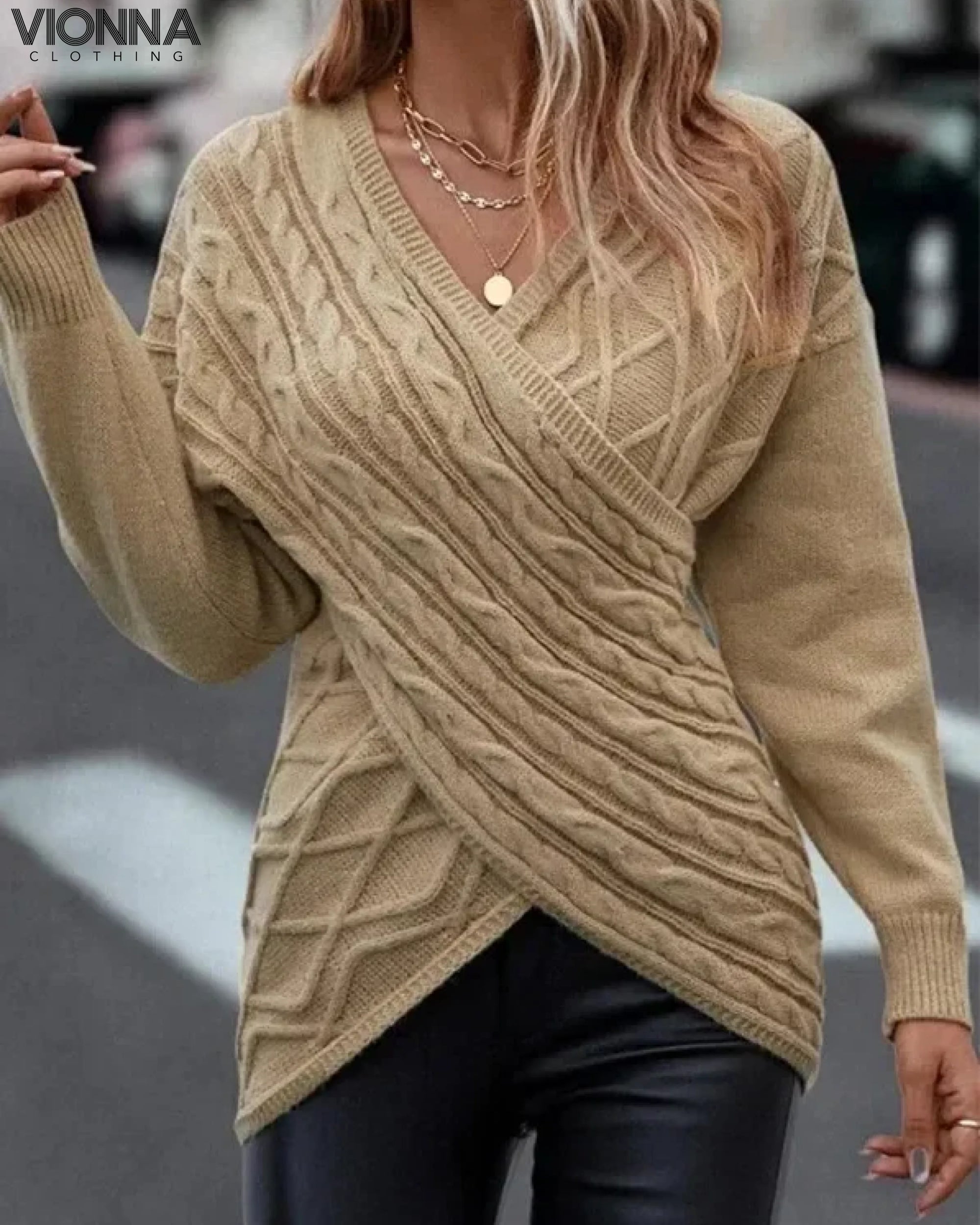 Emmy - Pull en tricot torsadé à épaules croisées Beige / S Manches longues