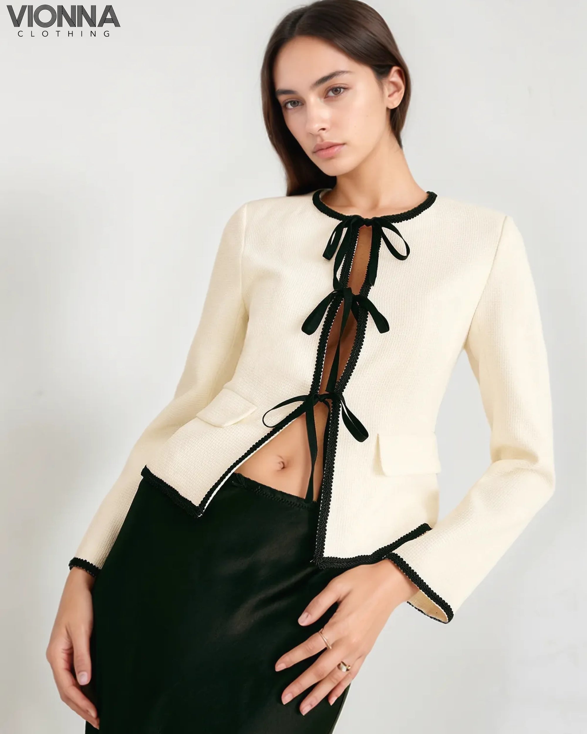 Blazer Layla avec bordures de couleur contrastée et cravate sur le devant