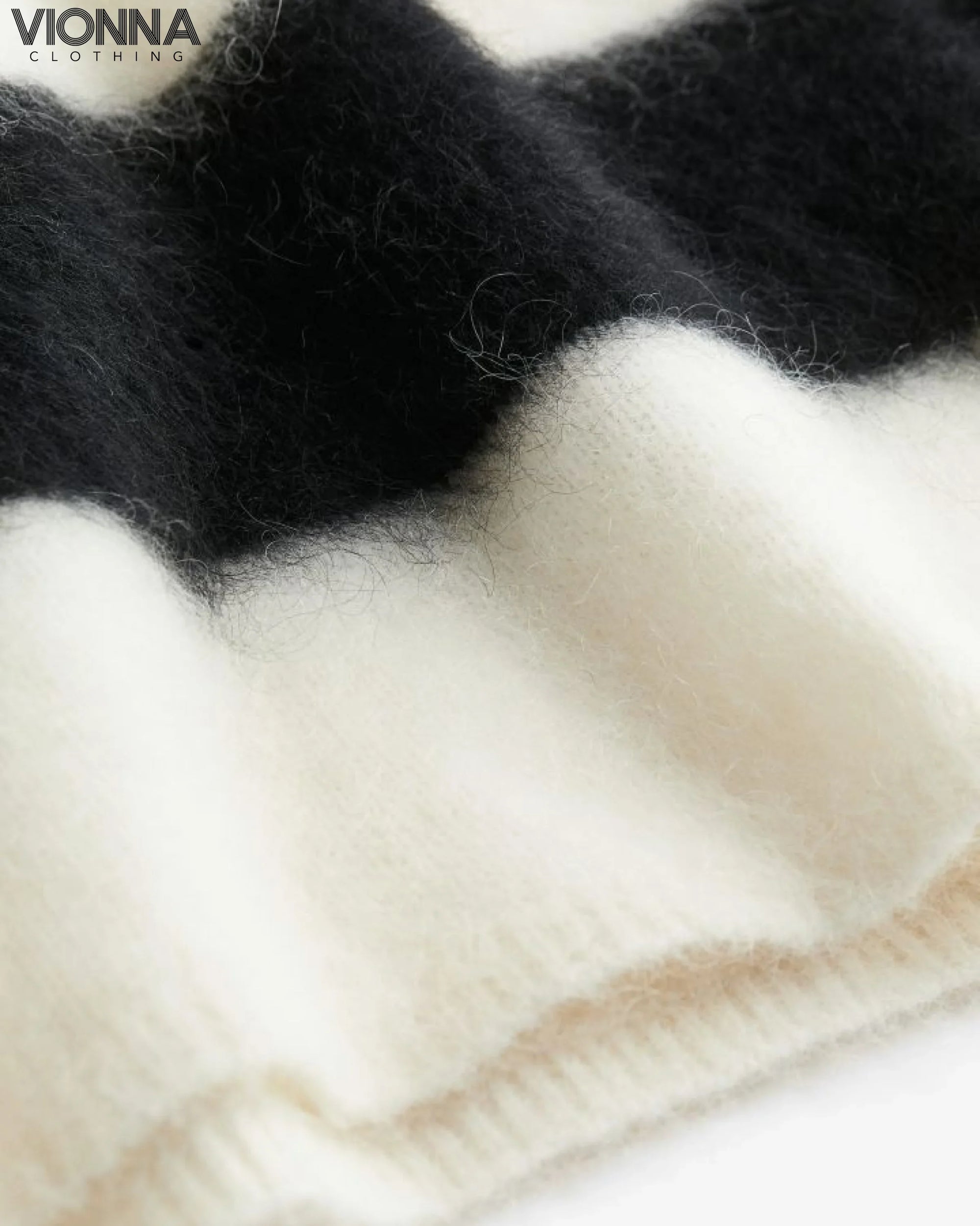 Col ras du cou en mohair violet