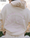 Sweat à capuche vibrant avec imprimé graphique | coton confortable coloré crème / S Vêtements et accessoires >